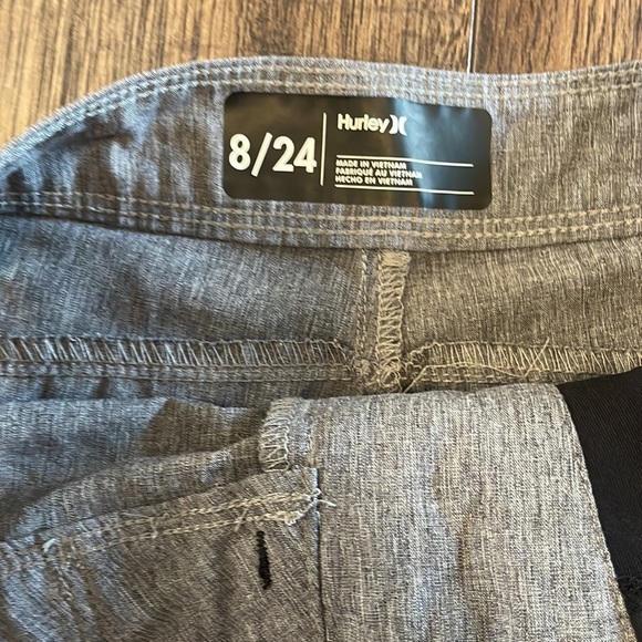 Boys Hurley size 8 swim trunks grey. - Picture 2 of 2